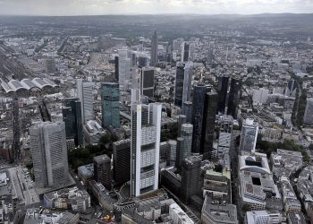 Caos informatico colpisce listini europei, Piazza Affari in rosso