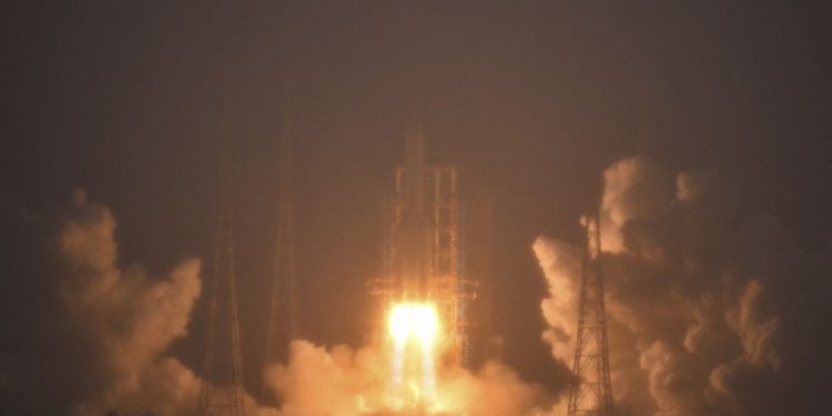 Chang’e 6: sonda cinese riporta campioni dalla Luna nascosta