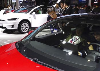 Cina: dazi Ue su auto elettriche, guerra commerciale in atto