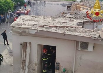 Crollo palazzina Napoletano: morti madre e due bambini