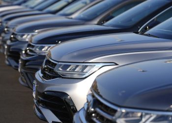 Crollo vendite auto UE: l’industria chiede azioni urgenti