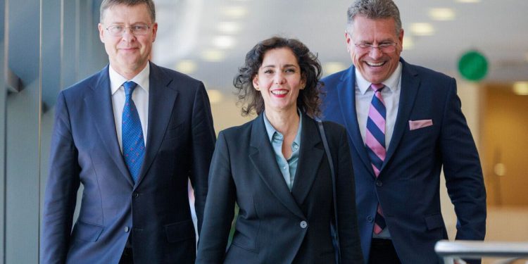 Esame della squadra di commissari europei di von der Leyen