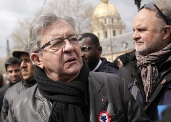 Euro scende dopo vittoria sinistra elezioni francesi