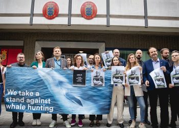 Eurodeputati chiedono rilascio di Paul Watson contro balene
