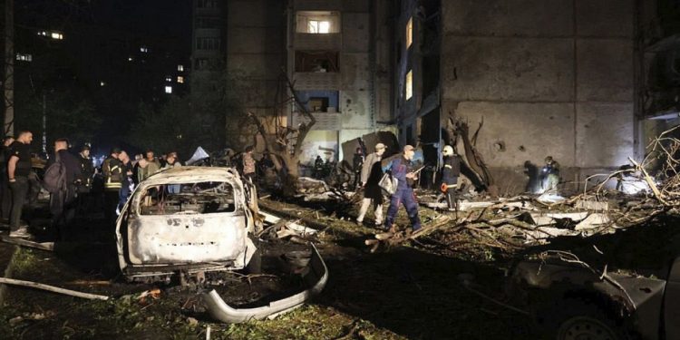 Guerra in Ucraina: nuove esplosioni a Kharkiv, Mosca si ritira dai negoziati
