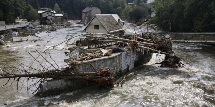 Inondazioni: l’aria assorbe il 20% in più di vapore acqueo