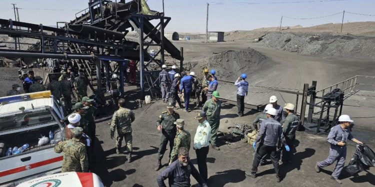 Iran: esplosione in miniera, decine morti e 18 intrappolati