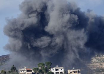 Israele bombarda Beirut e sud Libano: 12 morti nel conflitto
