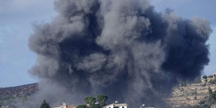Israele bombarda Beirut e sud Libano: 12 morti nel conflitto