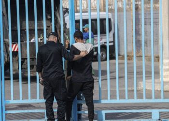 Marocco: cannoni ad acqua contro migranti verso Ceuta