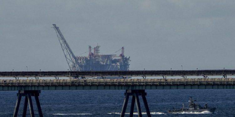Petrolio stabile nonostante tensioni geopolitiche in Medio Oriente