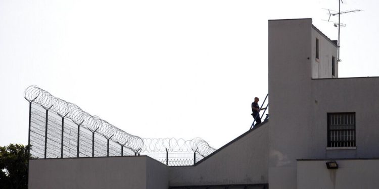 Portogallo: agenti penitenziari segnalano carceri in crisi
