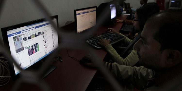 Rinvio al 2025 del rapporto Ue su contenuti terroristici online