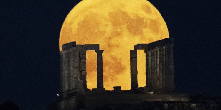 Superluna blu: foto spettacolari da tutto il mondo