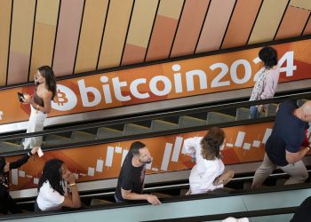 Trump abbraccia le criptovalute: Bitcoin vola, minaccia euro