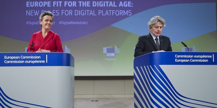 UE: Codice di condotta per combattere la disinformazione online