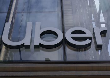 Uber multata di 290 milioni per violazione dati conducenti EU