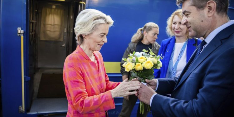 Ucraina, von der Leyen: supporto decisivo per Kiev