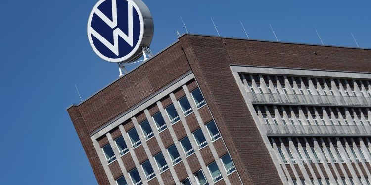 Volkswagen smentisce taglio 30.000 posti, Berlino valuta incentivi