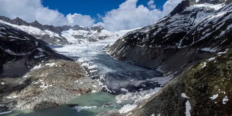Caldo record: i ghiacciai svizzeri ritirati del 2,5% quest’estate