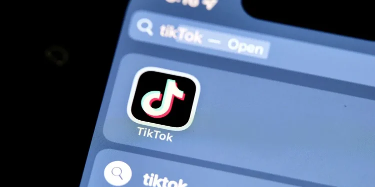 Commissione Ue indaga su suggerimenti TikTok, YouTube, Snapchat