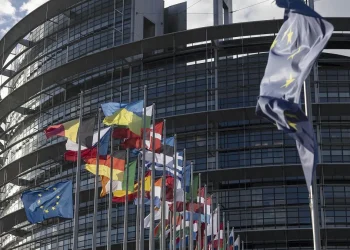 Crisi dell’industria auto: Ue discute futuro elettrico