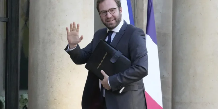 Francia: budget 2025 con tagli e aumenti fiscali annunciati