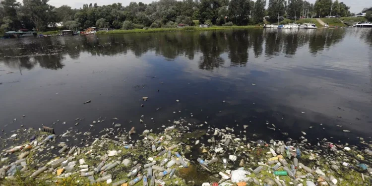 Inquinamento chimico di fiumi e laghi europei: rischio idrico