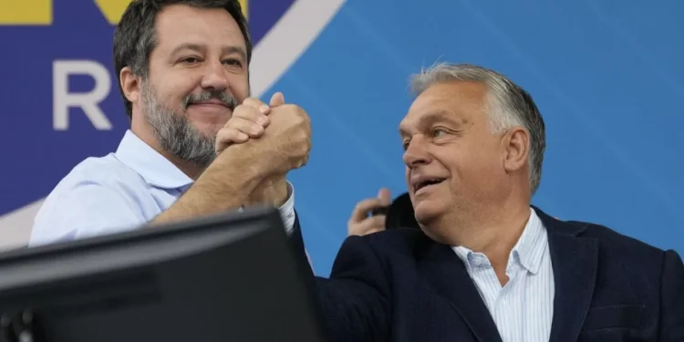 Pontida, Salvini: l’eroe dell’estrema destra europea