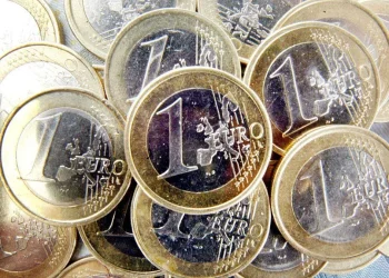 Eurozona: crollo economico fa affondare l’euro ai minimi biannuali