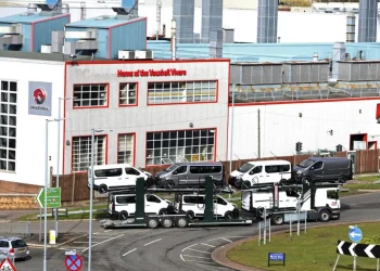 Stellantis chiude stabilimento Luton, produzione Vauxhall in Cheshire