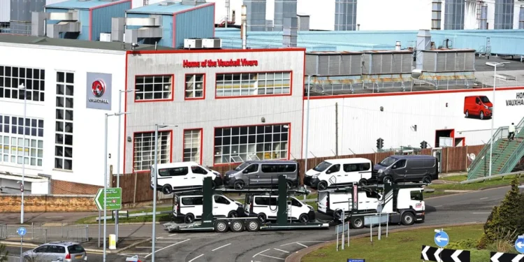 Stellantis chiude stabilimento Luton, produzione Vauxhall in Cheshire
