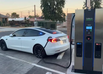 Ue e Cina: possibile accordo sui dazi per veicoli elettrici