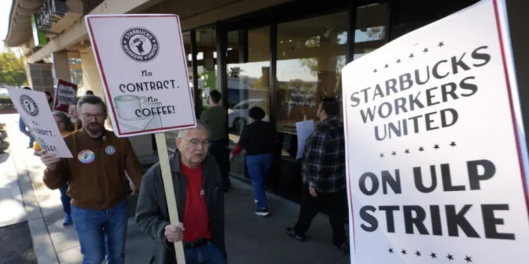 Sciopero Starbucks negli USA: chiusi 60 punti vendita