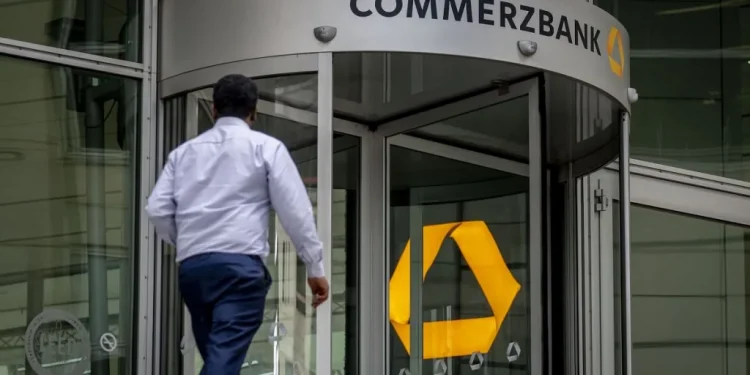 UniCredit aumenta la sua partecipazione in Commerzbank al 28%