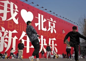 Cina spinge fondi a comprare azioni per rilanciare mercati