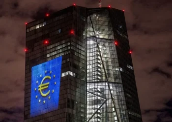 L’euro ai minimi da due anni contro il dollaro Usa