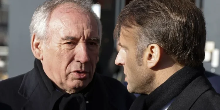 Primo test per il nuovo premier francese: Bayrou svela bilancio
