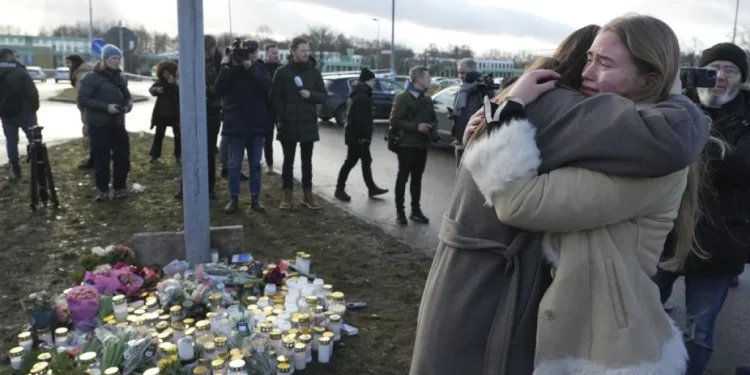 Svezia, sparatoria di massa: il killer forse ex studente della scuola