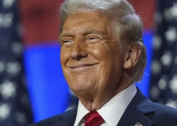 Trump guadagna enormi profitti con il picco delle azioni media
