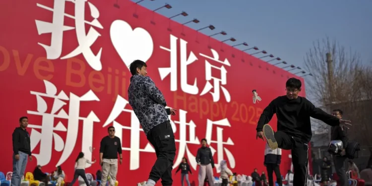 Cina spinge fondi a comprare azioni per rilanciare mercati